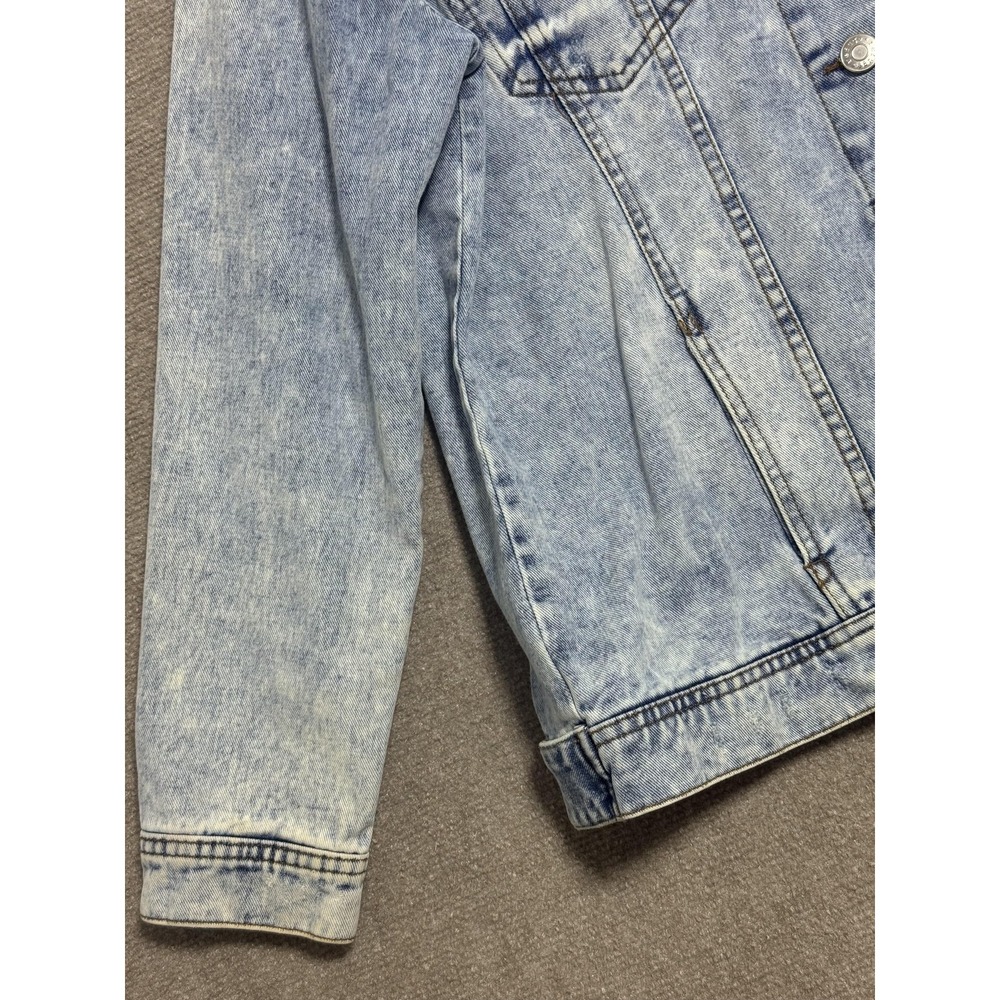 Refuge Denim Jacket Womens Medium Blue Distressed Jean Coat Button Front Casual‎ - Picture 4 of 7